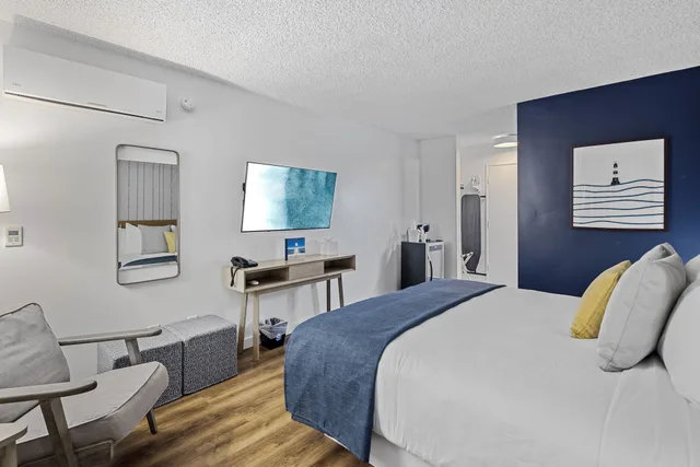 Deluxe, King Bed, Harbour View, Pool Side، Sea Harbor Hotel 2/3