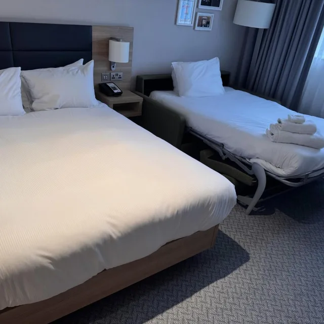 غرفة عائلية بسرير كوين مع أريكة، Hilton Garden Inn Abingdon Oxford 1/7