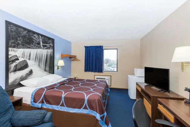 غرفة قياسية بسرير كوين، Super 8 By Wyndham Manhattan Ks 3/4