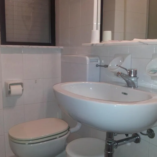 غرفة مفردة، Hotel Montecarlo 3/7