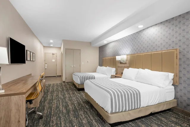 Standard, 2 Queen Beds, Best Western Premier Executive Residency Medicine Hat 1/10