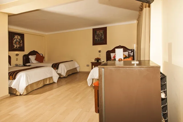 غرفة قياسية ثلاثية، Agustos Cusco 2/5