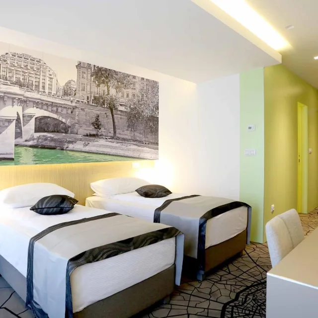 Superior, Double or Twin Bed, Grad Hotel 9/10
