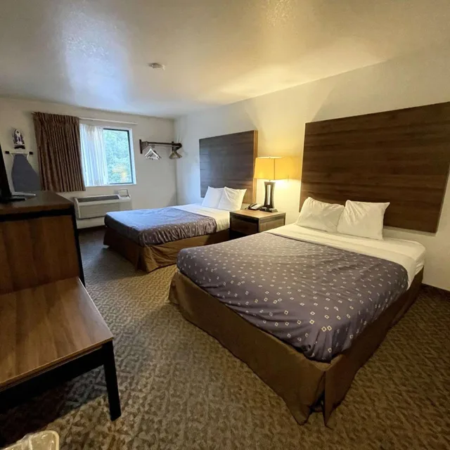 Room, King Bed, 2 Queen Beds, SureStay by Best Western Prince Frederick 1/2