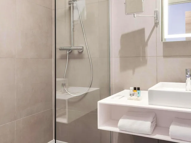 جناح بسرير مزدوج بشرفة، Novotel Tours Centre Gare 2/2