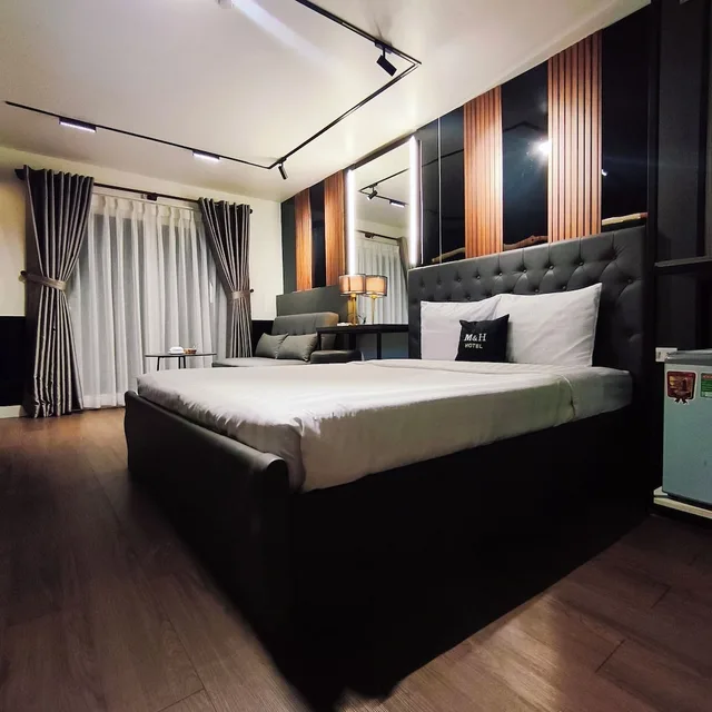 جناح بسرير كوين وسرير فردي بشرفة، Moc Huong Hotel 1/10