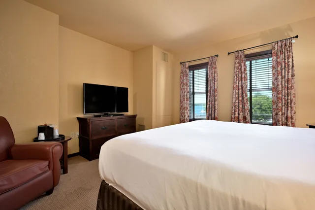 غرفة كلاسيكية بسرير كينج، Chase On The Lake Resort Hotel 6/10