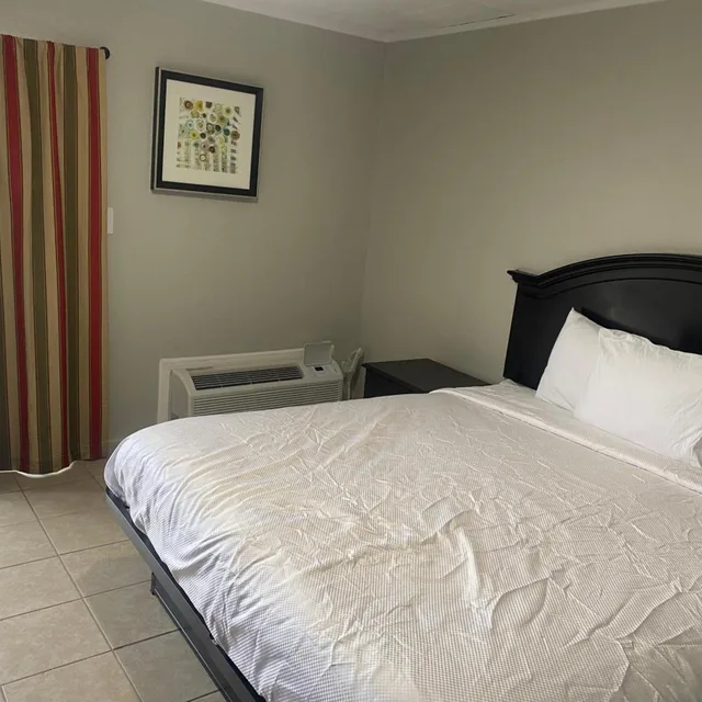 غرفة بسرير كينج للمدخنين، Studio Suites Extended Stay 4/5