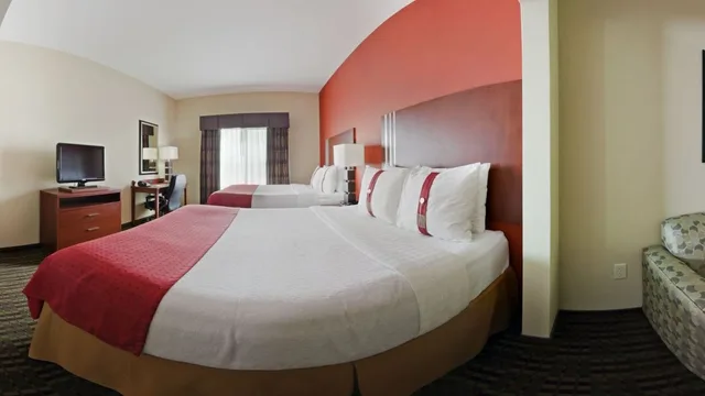 Standard, 2 Queen Beds, Accessible, Holiday Inn Austin North - Round Rock 5/7