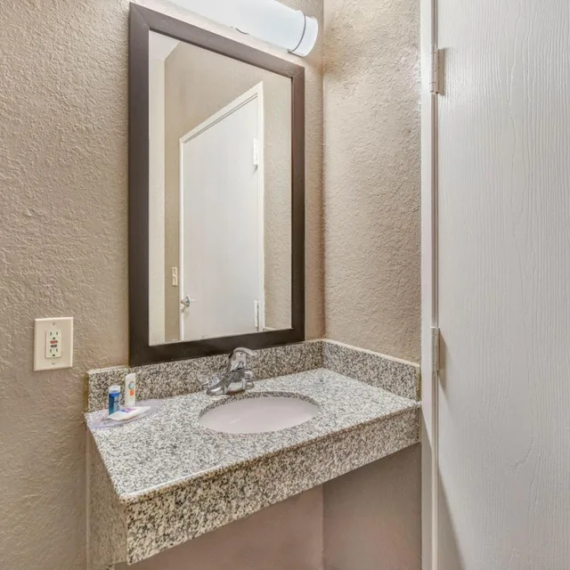 غرفة بسرير كينج لذوي الإعاقة، Motel6 Humble, TX - Houston International Airport 8/10