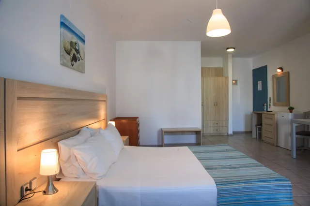 غرفة بسرير مزدوج بإطلالة على الحديقة، Marilisa Hotel 4/6