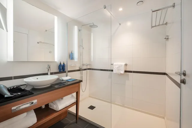 جناح بسرير كينج بشرفة، Crowne Plaza Montpellier Corum 10/10