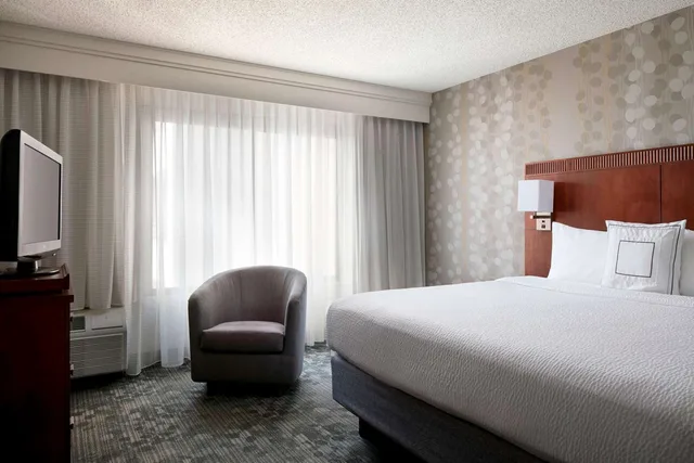 جناح بسرير كينج بغرفة نوم واحدة مع أريكة، Sonesta Select Los Angeles Torrance South Bay 1/2