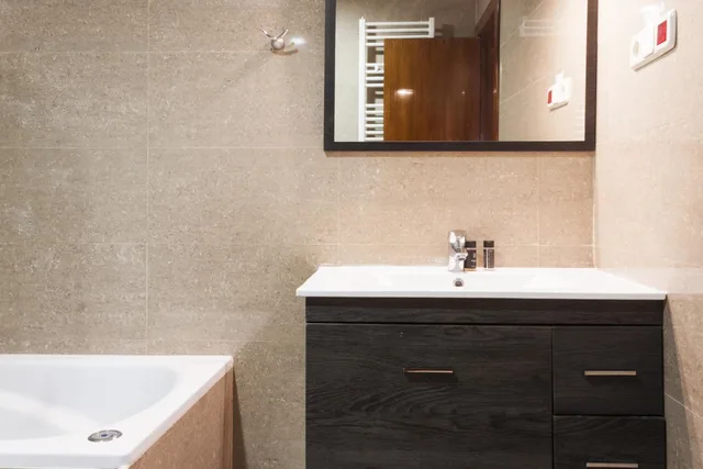 3 Bedrooms, Apartment, Mola Suites 3/9
