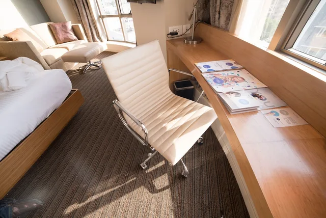 غرفة بريميوم بسرير كينج، Novotel Lucknow Gomti Nagar 6/6