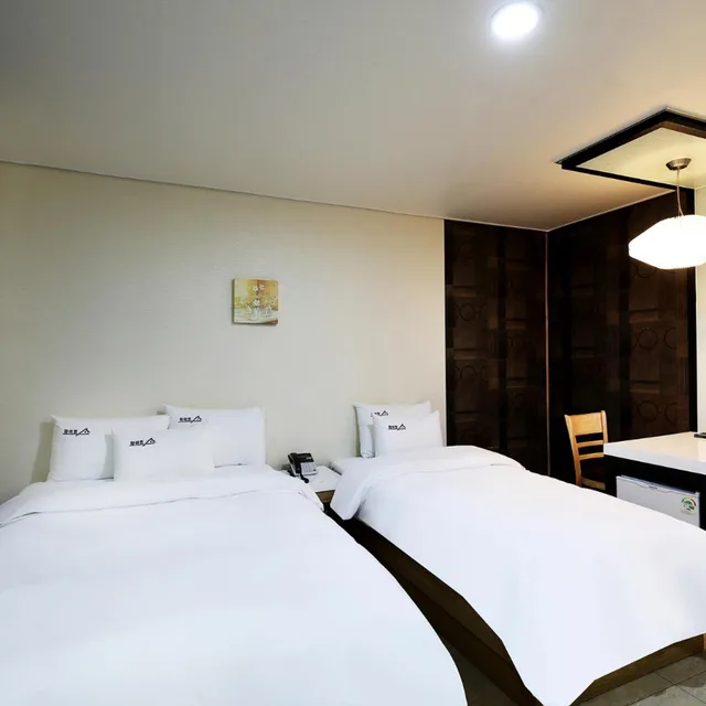 غرفة ديلوكس بسريرين منفصلين، White Tourist Hotel 1/10