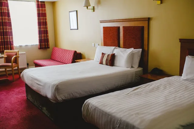 غرفة بسريرين منفصلين وسرير كينج وسرير فردي، Inn On The Coast 6/10