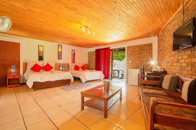 Deluxe, Airport Game Lodge 6/10