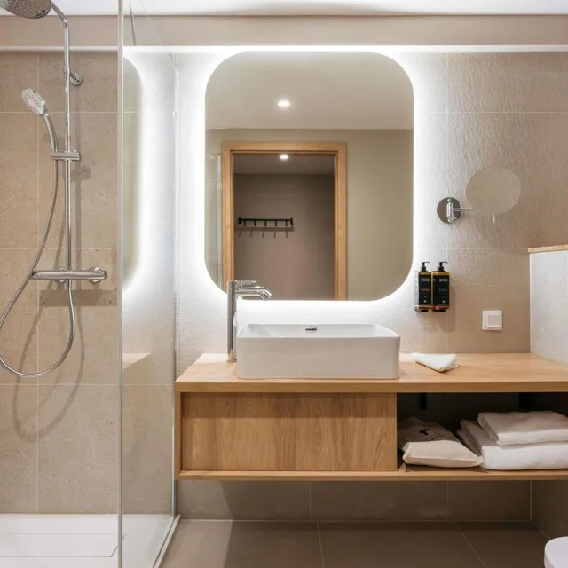 غرفة بريفيليج بسرير مزدوج بإطلالة على الجبل بشرفة مع أريكة، Mercure Szczyrk Resort 5/6