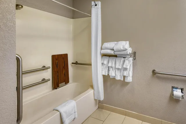 غرفة قياسية بسرير كينج للمدخنين لذوي الإعاقة، Best Western Lake Cumberland Inn 9/9
