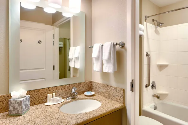 جناح بسرير كينج بغرفة نوم واحدة مع أريكة، Towneplace Suites Elko 4/4