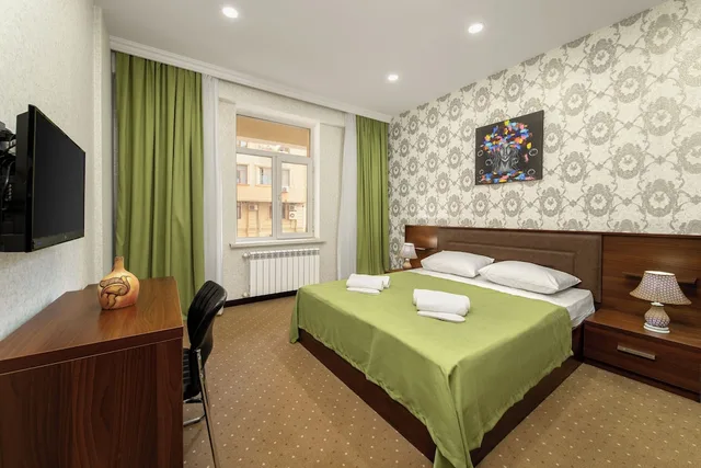 غرفة عائلية بسريرين منفصلين وسرير كينج وسرير فردي، Amea Baku Hotel 2/2