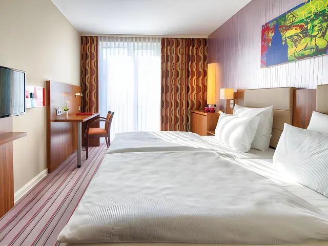 غرفة ثلاثية بسريرين منفصلين مع أريكة، Leonardo Hotel Dresden Altstadt 1/3