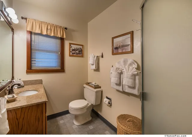 Comfort, Studio, Queen Bed, Lake Side، Franciscan Lakeside Lodge 5/5