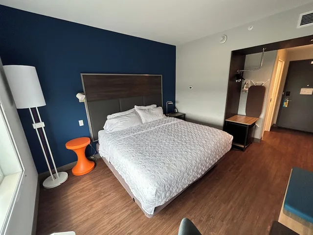 غرفة بسرير كينج، Tru by Hilton Bellefonte 1/4