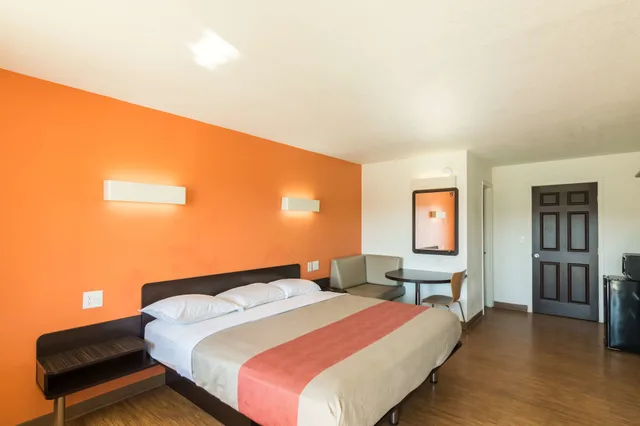 غرفة قياسية بسرير كينج، Motel6 Wichita Falls, TX - North 5/7