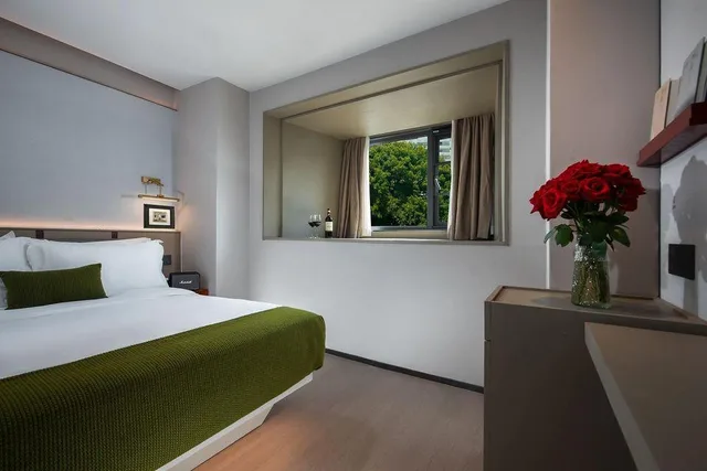 Elegant, Queen Bed، Bay Joy International Hotel 1/1