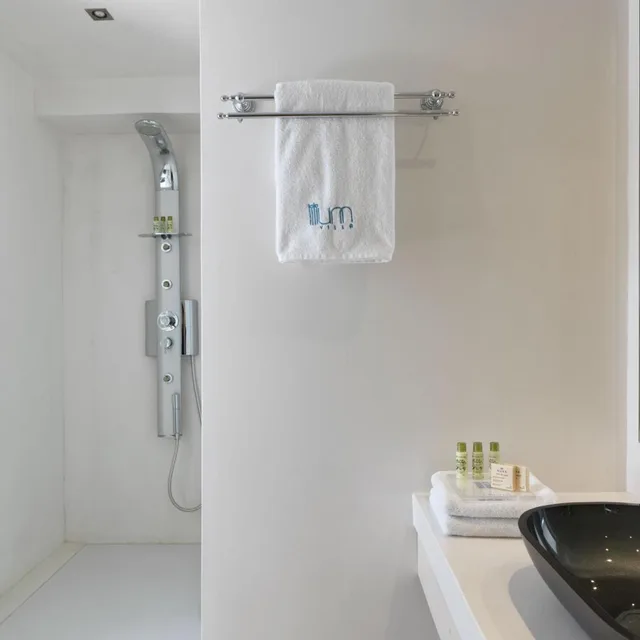 Superior, Double Bed, Caldera View, Hot Tub, Lilium Hotel Santorini 6/9