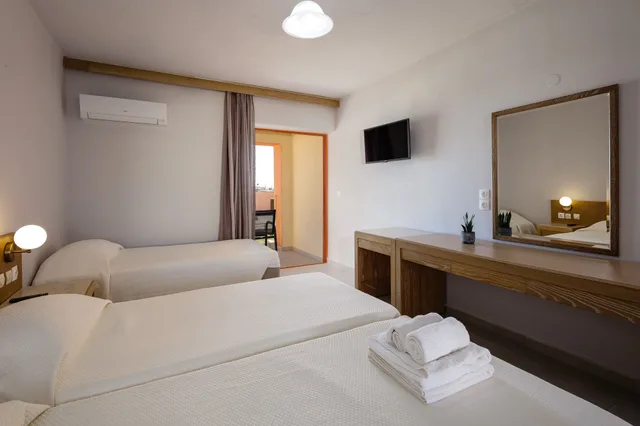 غرفة قياسية ثلاثية بسرير مزدوج وسرير فردي، Rethymno Village 4/10
