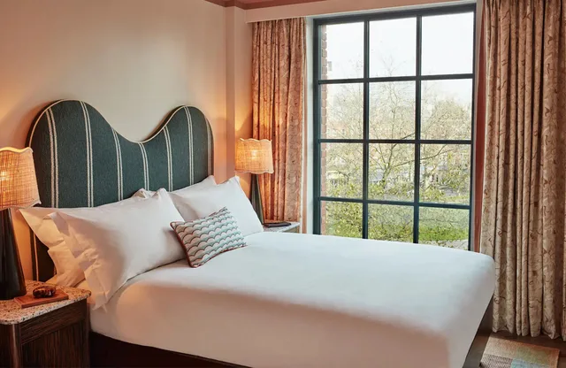 Superior, Double Bed, The Hoxton Shepherds Bush 1/1