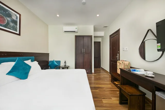 غرفة تنفيذية بسرير كينج بإطلالة على المدينة بحوض استحمام، Celina Hotel & Apartment 1/4