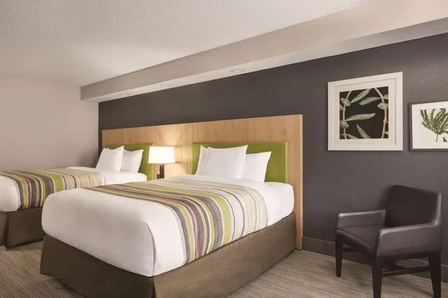 غرفة بريميوم بسريرين كوين بشرفة، Country Inn & Suites by Radisson, Pigeon Forge South, TN 1/3