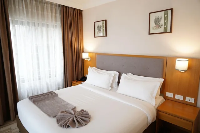 غرفة عائلية بسرير كينج وسريرين منفصلين، Mado Hotel 2/8