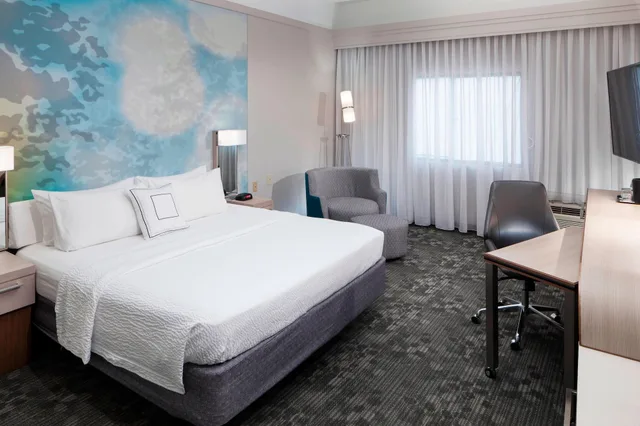 غرفة بسرير كينج، Courtyard Tuscaloosa By Marriott 1/3