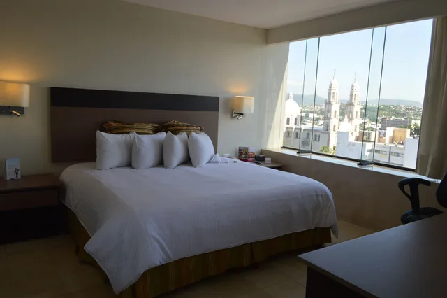 جناح تنفيذي بسرير كينج، Ramada by Wyndham Hola Culiacan 2/4