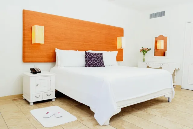 Suite, King Bed, with Pool، Camino Real Zaashila Huatulco 1/5