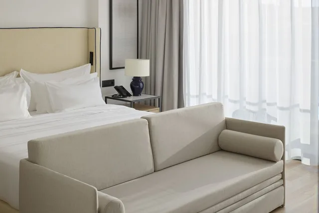 The Level, King Bed, Sea View, Sofa، MELIA DURRES ALBANIA 1/1