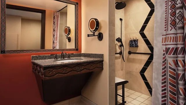 Room, 2 Queen Beds, Water View, Accessible، Disneys Animal Kingdom Lodge 2/2