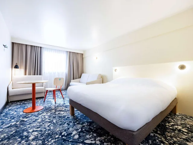 Smart, Double Bed, Sofa، Greet Hotel Paris 13 Porte d Italie 2/4