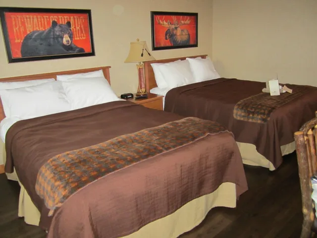 غرفة بسريرين مزدوجين، Boarders Inn & Suites by Cobblestone Hotels - Waukon 3/4