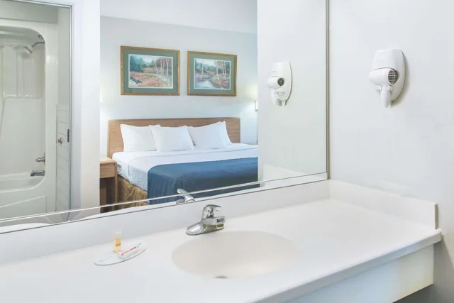 جناح استوديو بسريرين مزدوجين، Days Inn by Wyndham Valdosta I-75 8/10