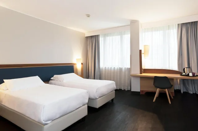 غرفة سوبيريور بسرير فردي، Mercure Roma West 3/10