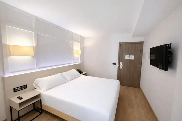 غرفة عائلية رباعية بسريرين منفصلين مع أريكة، Oca Playa de Foz Hotel Spa 2/5
