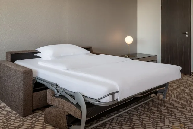 جناح سوبيريور بسرير كينج مع أريكة، Four Points by Sheraton Munich Arabellapark 4/10