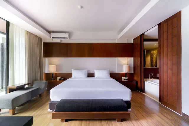 1 Bedroom, Suite, King Bed, Pool Access, Le Grande Bali 2/5