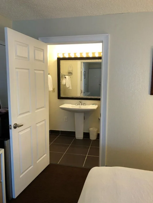 Deluxe, King Bed, Accessible, Floridian Hotel 8/8